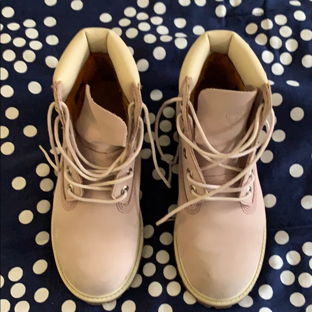 Girls size 2.5 pink timberlands.